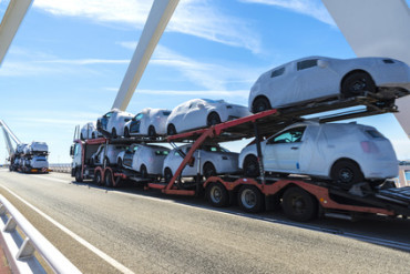 Tips for choosing the reliable auto car transporter service