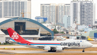 Retailers eye more air cargo as COVID lockdowns intensify in Vietnam